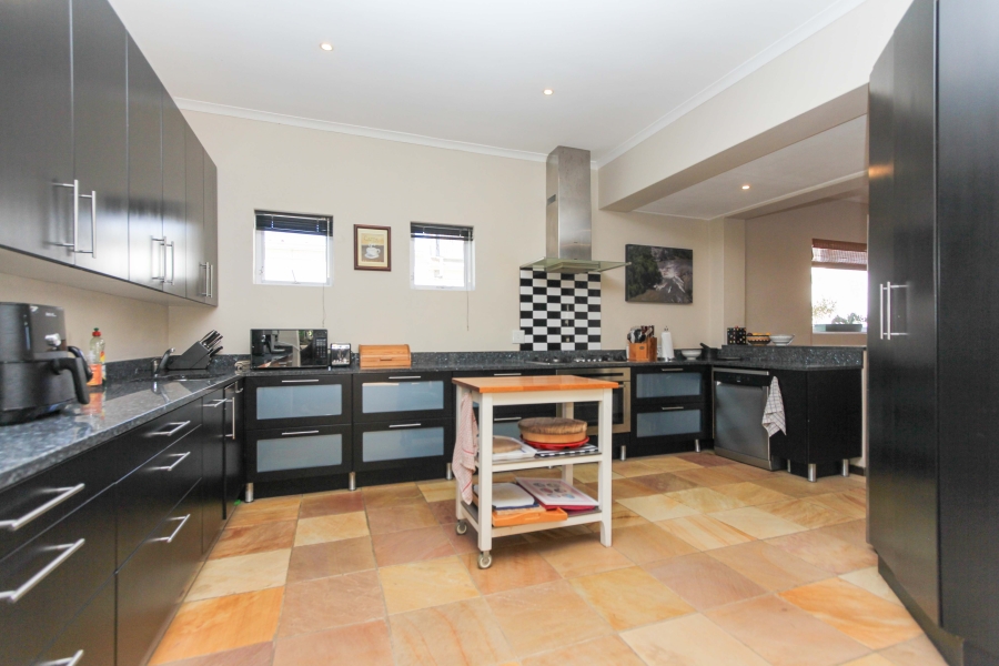 5 Bedroom Property for Sale in Summerstrand Eastern Cape